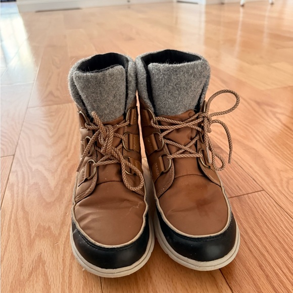 Sorel Tan and Black Winter Boots with Gray Lining - Picture 2 of 3